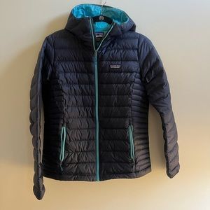Patagonia Women’s Puffer Down Sweater hooded jacket/coat - size Medium Navy